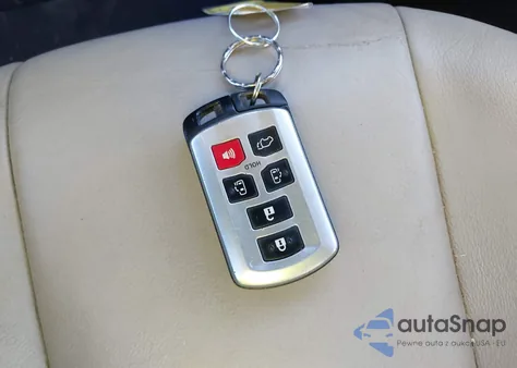 2014 Toyota Sienna Xle V6 8 Passenger z USA, uszkodzony, nr VIN 5TDYK3DCXES473671